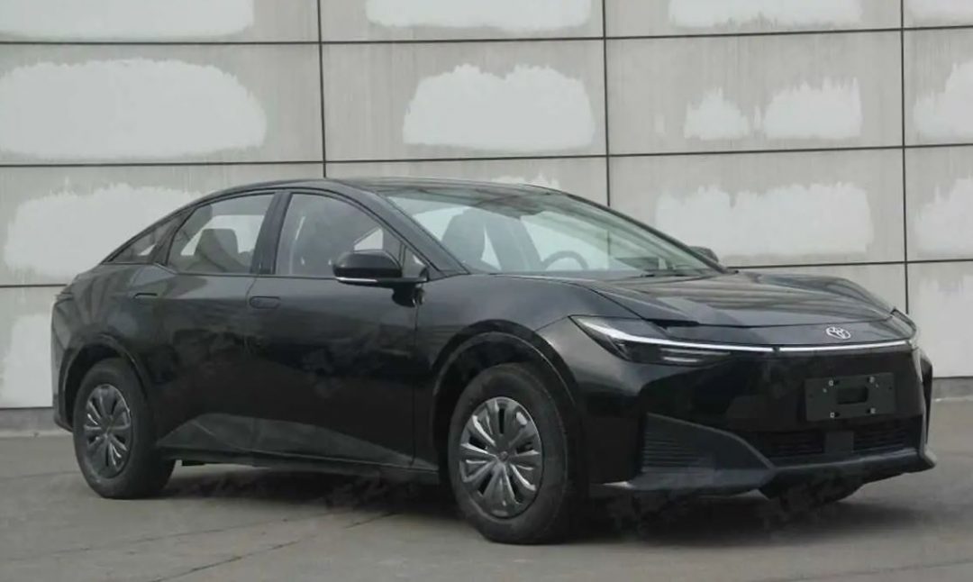 Toyota bZ3曝光 动力电池来自比亚迪 - 爱玩库