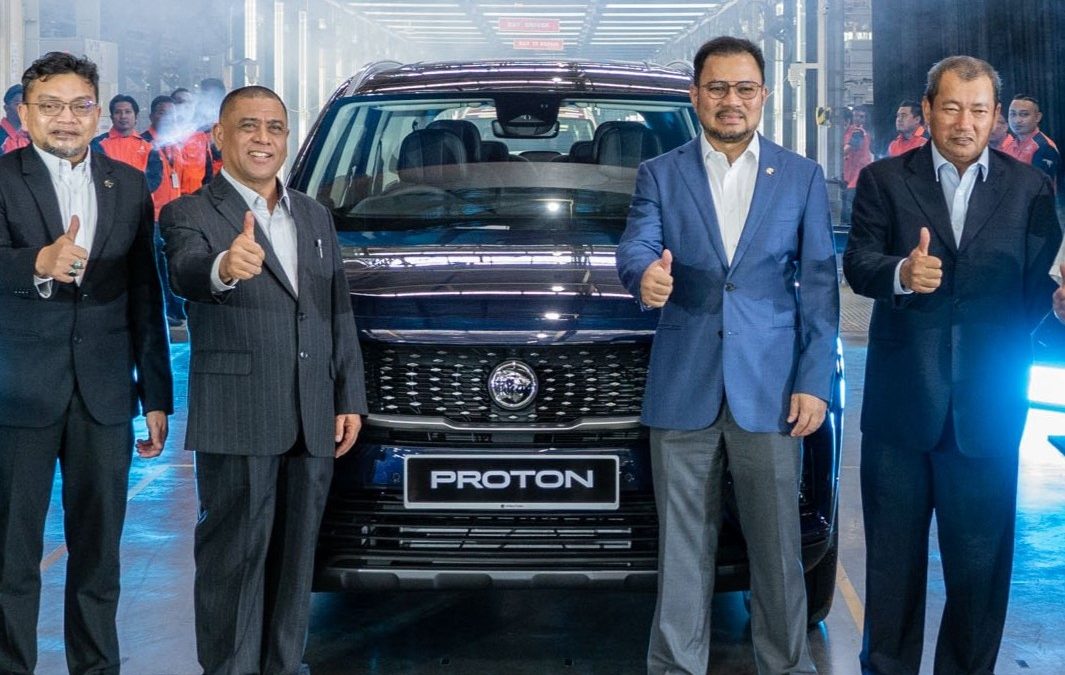 Proton X90正式马来西亚投产，确认有5+2人座、Hybrid混合动力、动态方向灯、辐射纹路水箱护罩，其他数据仍未知。