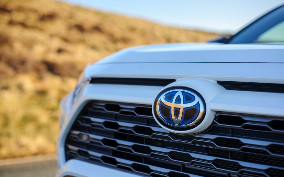 Toyota开始以蓝色圆点设计取代带有蓝色氛围的厂徽