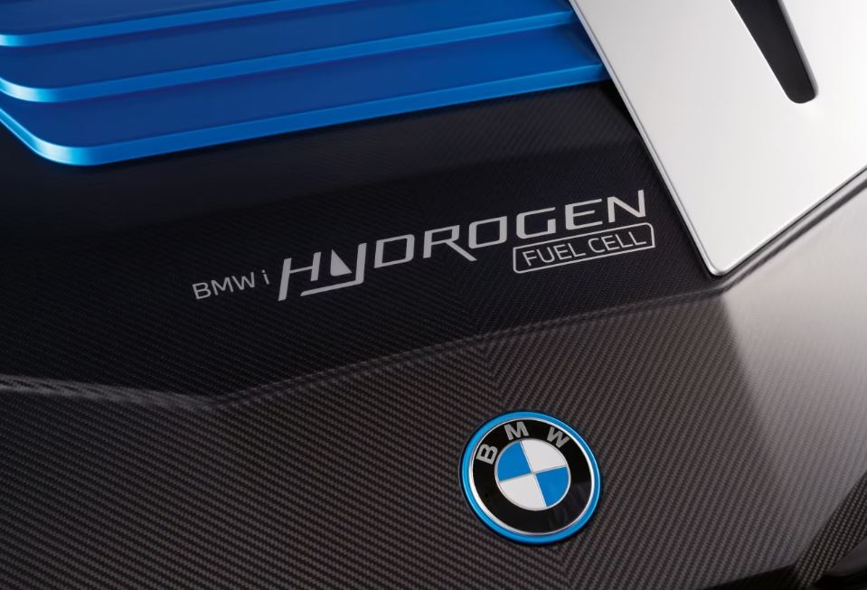 BMW专注发展氢动力车型，未来将告别电动车款！
