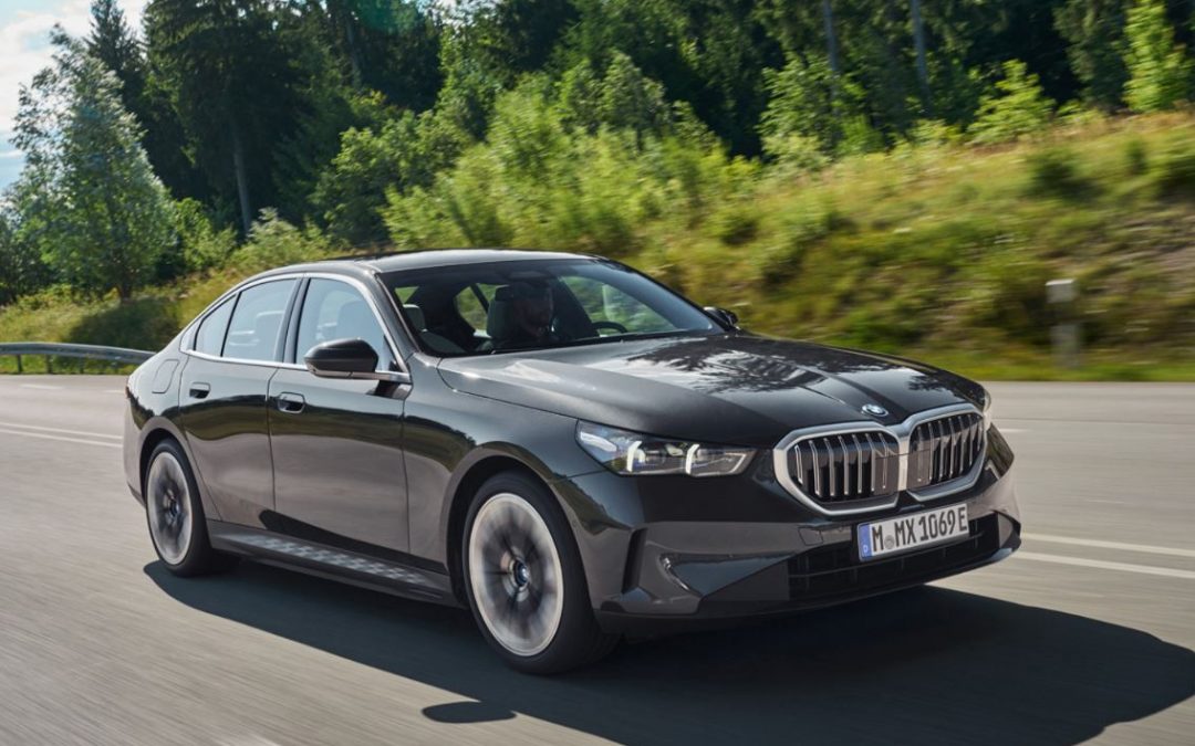 BMW发布2024马来西亚车展预告片 内燃引擎版G60 5 Series有望登场？