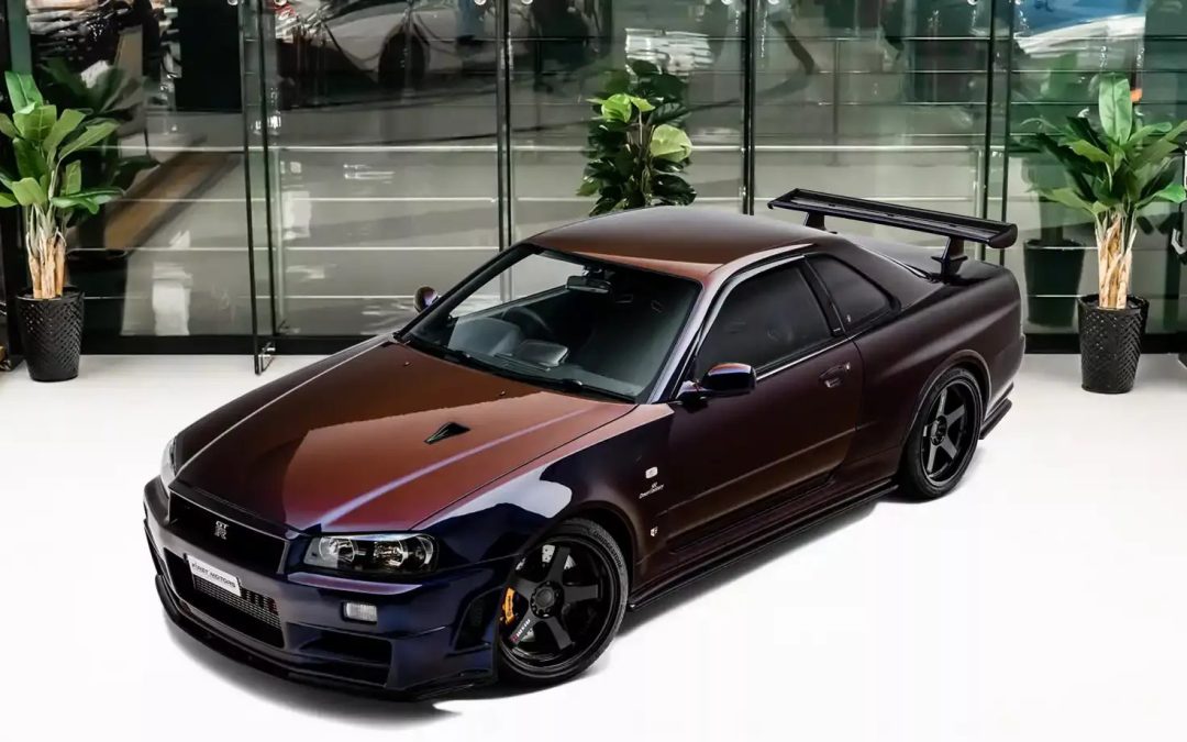 Nissan Skyline GT-R R34  V-Spec II Nismo Clubman Race Spec迪拜寻找新主人！马力450匹！配备Nismo Z-Tune车身套件！Midnight Purple III经典车漆！