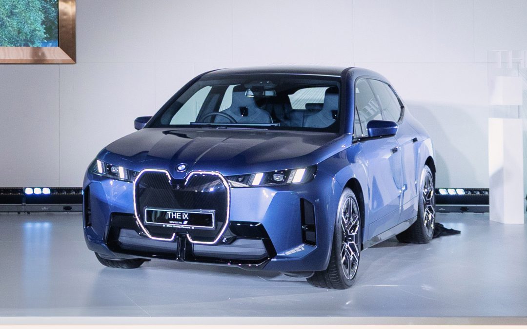 2025 BMW iX大马发布！xDrive45 Sport和xDrive60 M Sport Pro双版本！双电机四驱！最大马力544匹！最远续航701公里！新车售价RM425,800起！