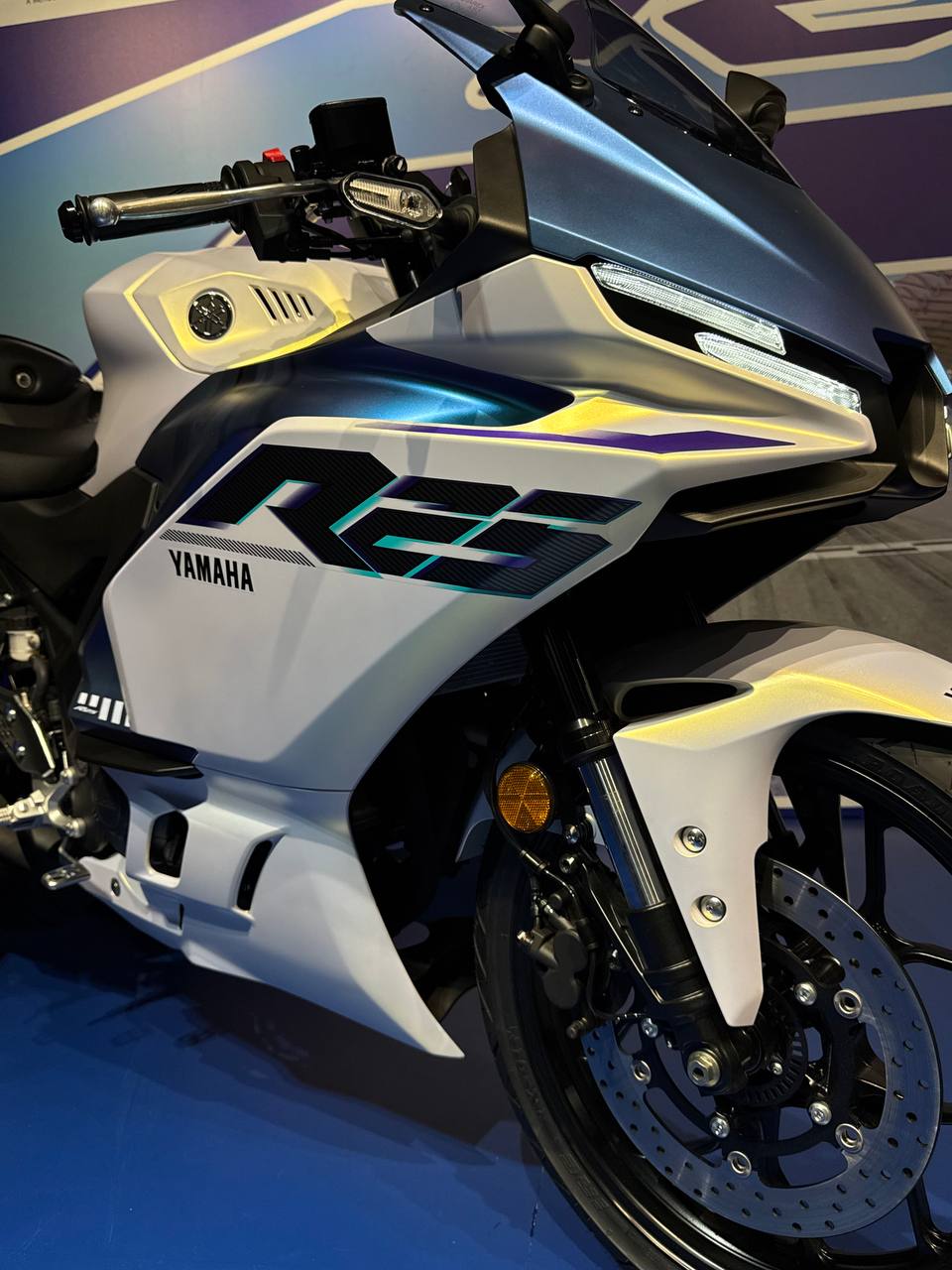 2025 Yamaha YZF-R25大马发布！升级外观及硬件！249cc 双缸引擎！售价RM23,098！ - 爱玩库