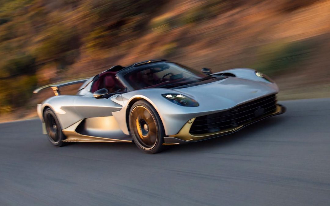 Aston Martin Valhalla Spider全球首发！两种车顶选择！4.0TT V8 + 三马达！1,064匹马力及1,100牛顿米！2.5秒破百！