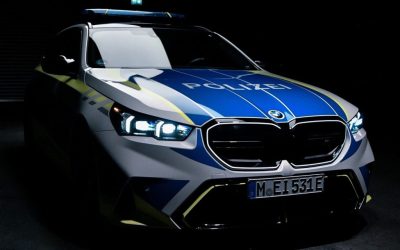 全球唯一！BMW M5 Touring警车德国亮相！配备警车涂装及警灯！4.4TT V8 + PHEV！727匹马力及1,000牛顿米！