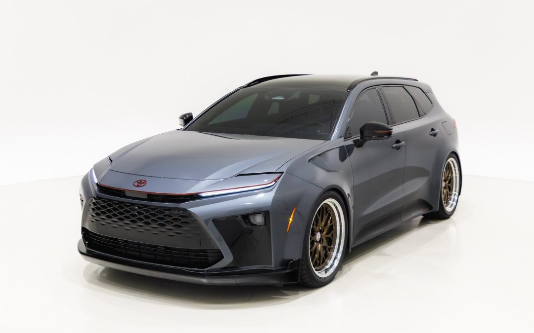 Toyota Crown Signia GT-S Concept亮相！专为2026 SEMA改装车展打造！新增空力套件！升级刹车系统及底盘！